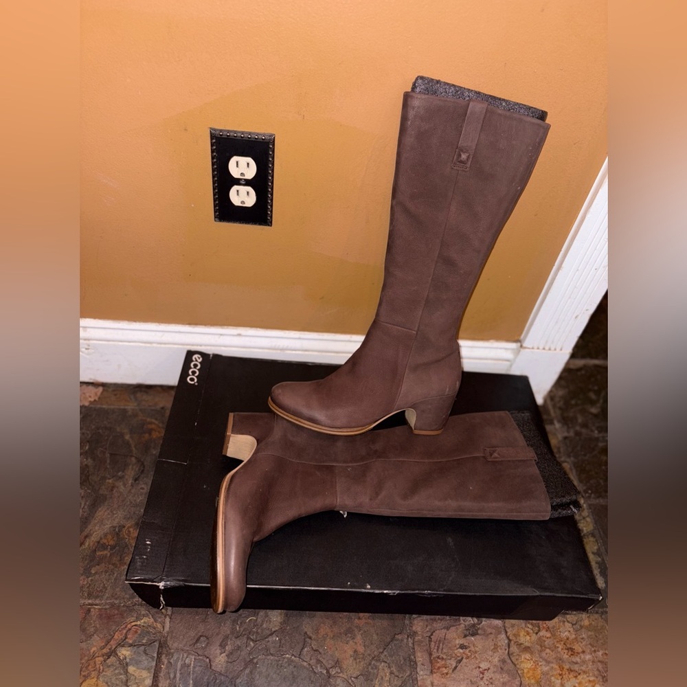 Ecco Women's Heeled Boots - Picture 10 of 15